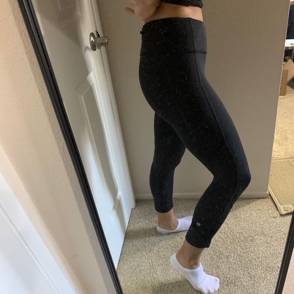 Mid Rise lululemon Crop - Picture 2 of 5